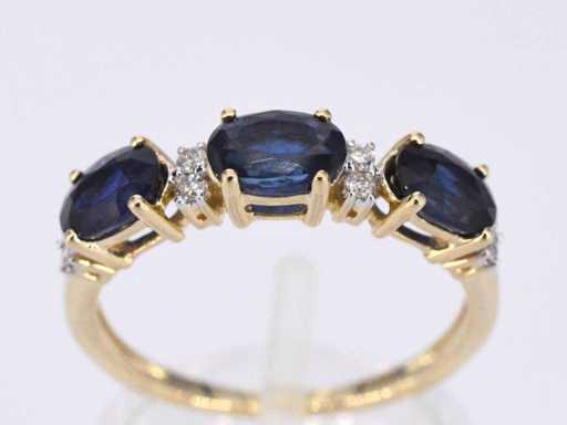 Gouden ring met diamanten en saffier