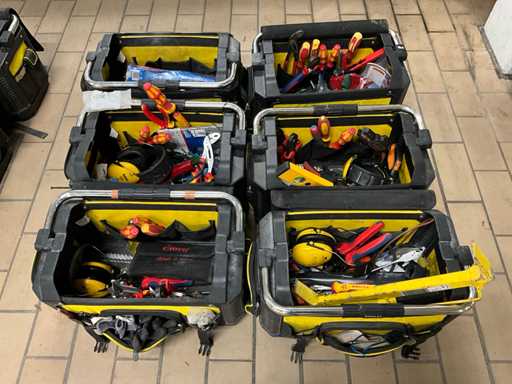 Stanley-Koffer mit verschiedenen Werkzeugen (6x)