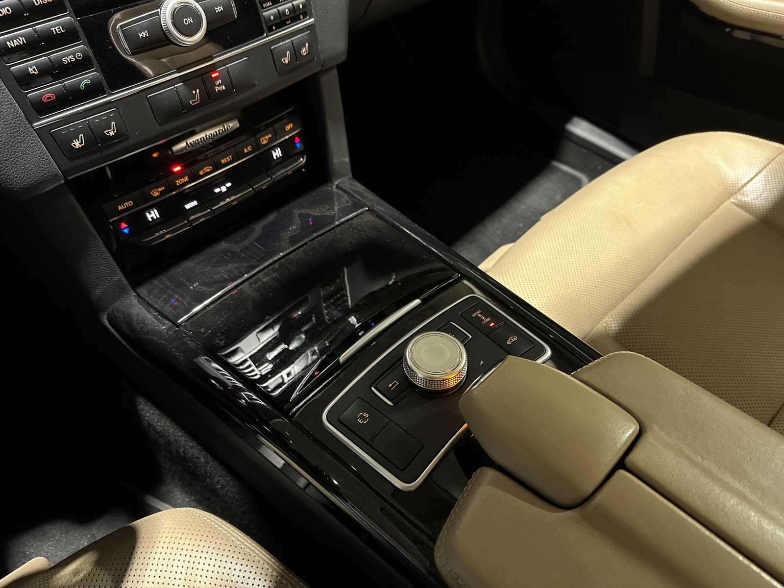 Mercedes-Benz E500 Avantgarde 5.5 V8 387hp 2011 E-Class, JKS-29-N