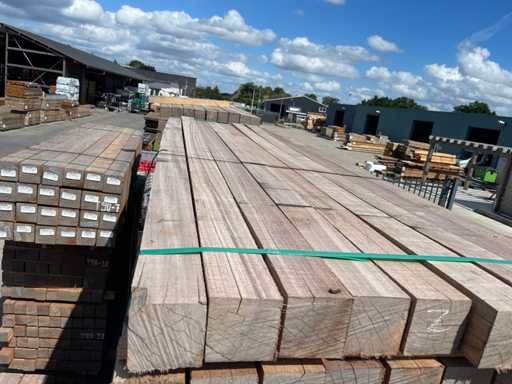 Guyana Teak Pfosten fein gesägt 3000x100x100mm (27x)