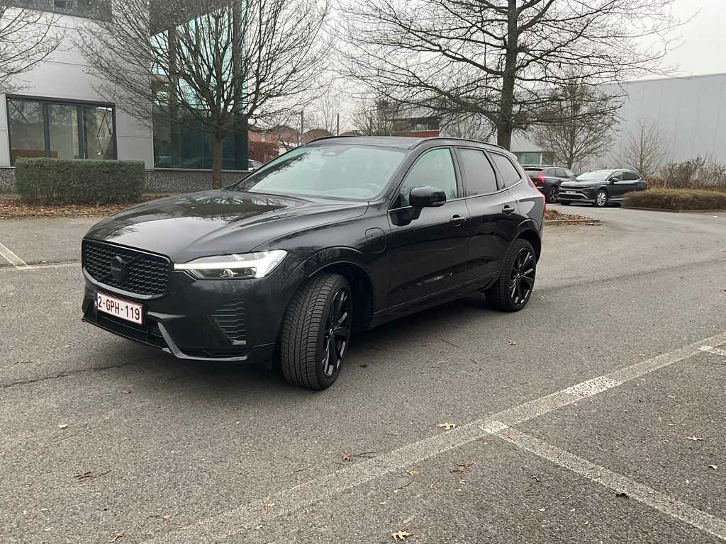 Volvo XC60 T6 – 2025