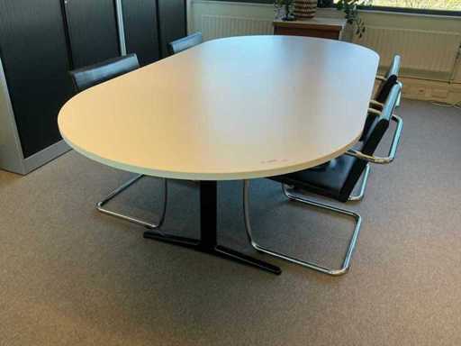 Table de conférence avec chaises