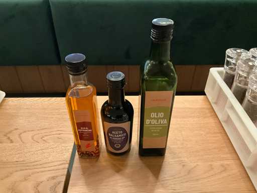 Partia oliwy z oliwek i octu