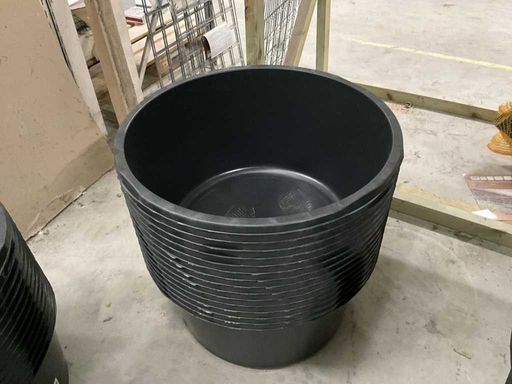 15 PVC tubs/pots GRIPLINE