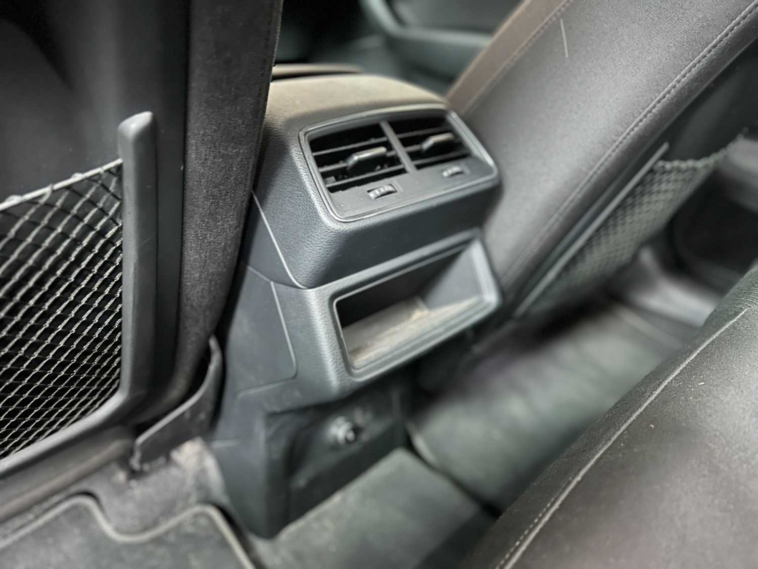 Audi e-tron 50 Quattro Launch Edition 71 kWh 313pk 2020 (Origineel-NL & 1e Eigenaar), J-840-LR