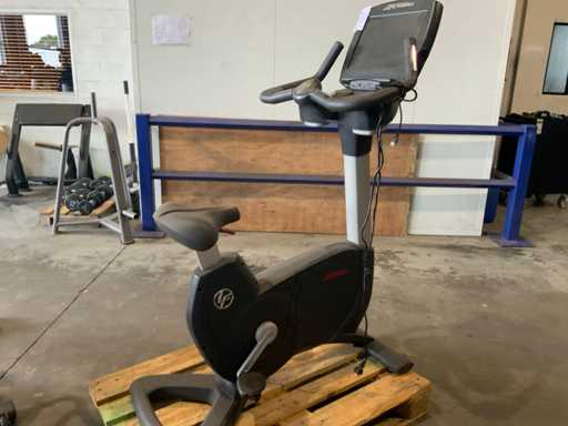 Life Fitness 95C engage upright bike Home Trainer