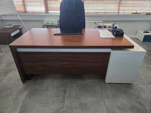 1x kantoormeubilair 180x90/165x50 inventaris opruiming