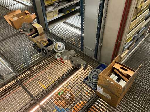 Série de différentes pièces mécaniques