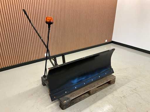 Kubota B7001 Minitractor Sneeuwschuif