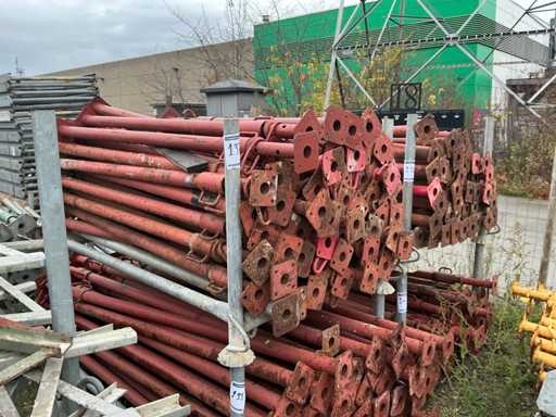 Batch of screw props