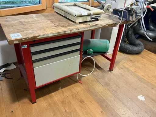 Bancă de lucru cu menghină