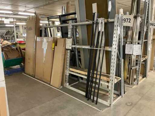 Verticale plank, met inhoud