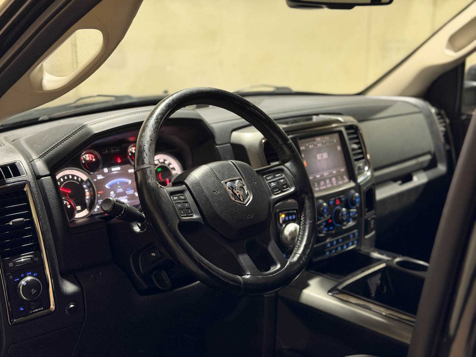 Dodge Ram 1500 5.7 V8 Quad Cab 6'4 401hp 2015 (Original-NL), VN-540-B Commercial Vehicle