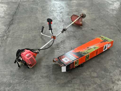 Divers débroussailles (2x)