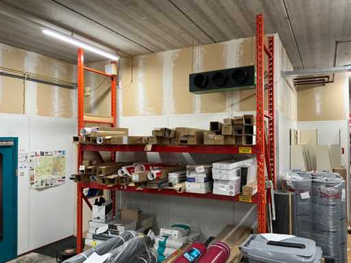 Raft de depozit, aproximativ 20 de metri