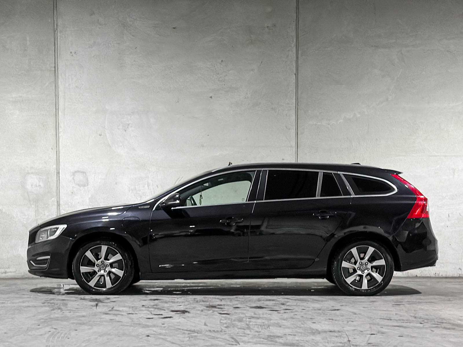 Volvo V60 2.4 D6 AWD Plug-In Hybrid Summum 285pk 2013 (Origineel-NL), 6-SFG-70