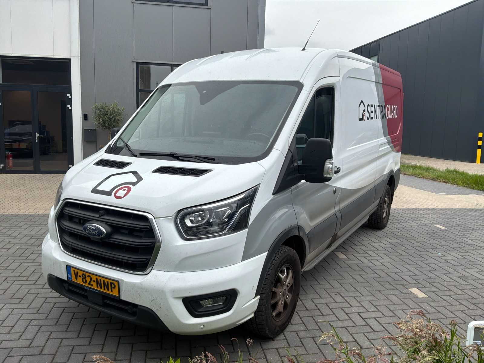 Ford Transit 350 2.0 TDCI L3H2 Tr Commercial Vehicle