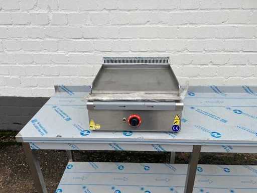 Gastronomie - Modèle de table - Plaque de barbecue électrique lisse et nouvelle