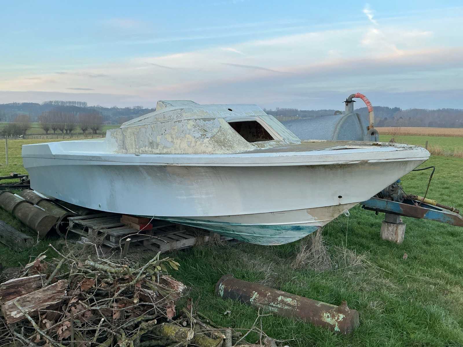 Console boat hull hull hull