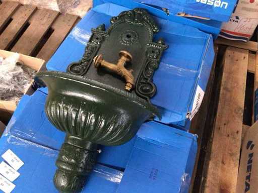 Cast iron wall fountain with brass tap (20x)