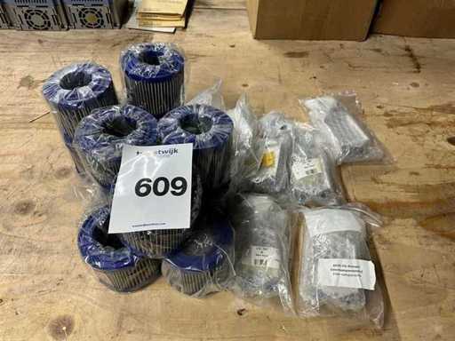 Batch of filters and filter components