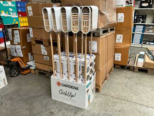 Gardena ClickUp Insectenhotel met steel in display