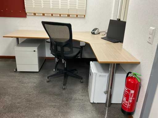 Divers kantoormeubilair