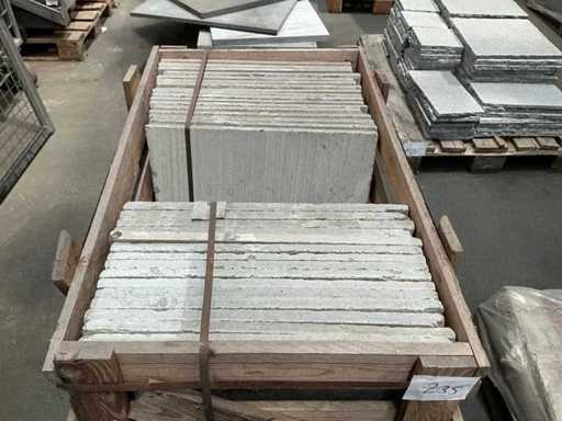 Natural stone terrace tile (32x)