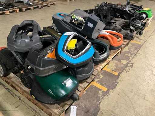 Verschiedene robotische Rasenmäherteile