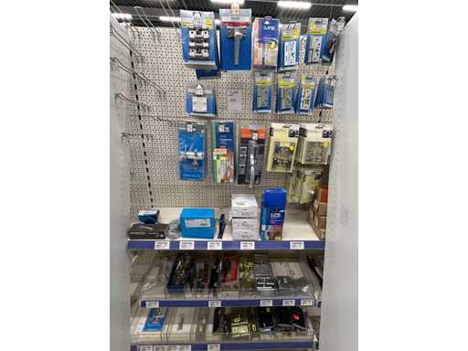 Partia zawiasów, zamków na drzwi i okna (oko?o 175 cz??ci)