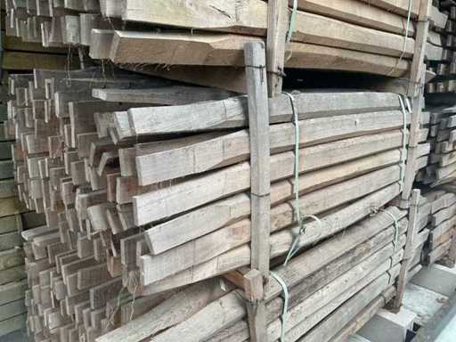 Robinia ligger gezaagd (100x)