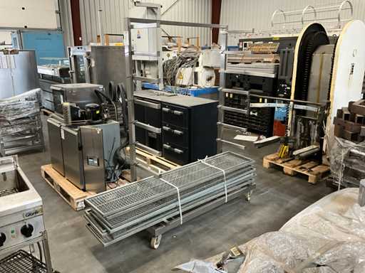 Mobilny stojak wspornikowy ze stali nierdzewnej