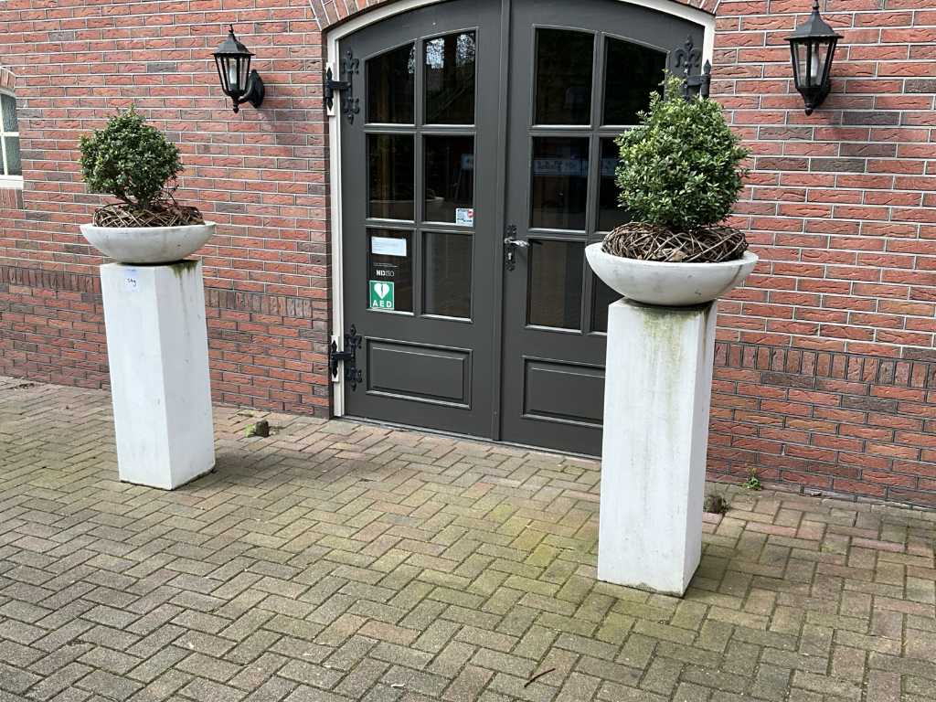 Column with planter (2x)