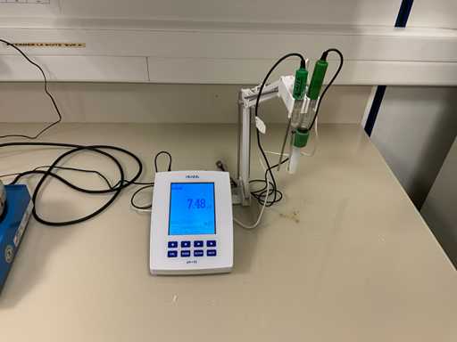 HANNA INSTRUMENTS HI 5521 pH Meter