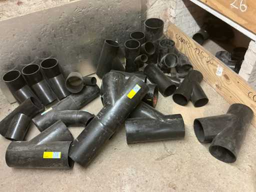 Un lot de diverși conectori PVC