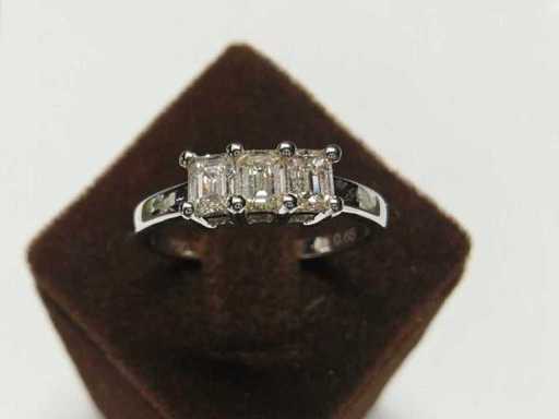 18 KT witgouden ring met 0,69 cts natuurlijke diamant