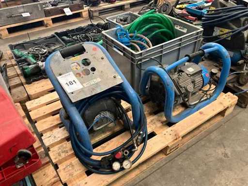 Air compressor (2x)