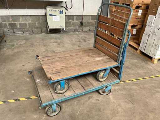 Magazyn wózków transportowych (2x)