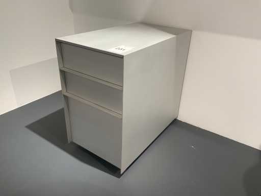 Lensvelt “Maarten van Severen” Bureauladekast