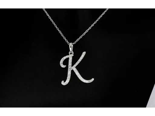 Pendentif avec la lettre K en diamant naturel