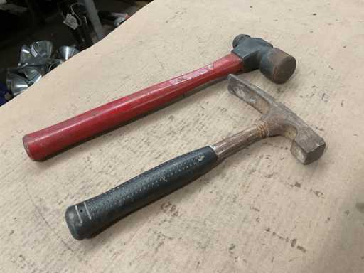 Verschiedene Hämmer (2x)