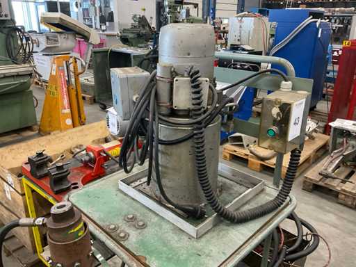 Eigen bouw Mobiele ponsmachine