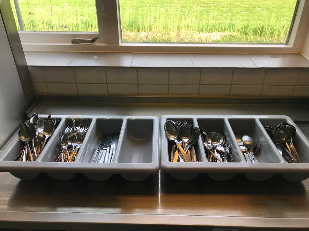 Batch of cutlery in cutlery tray