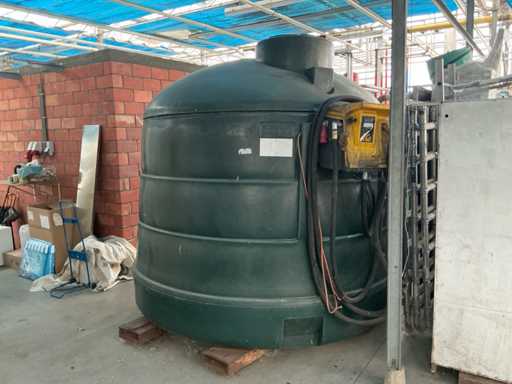 Gas oil tank with pump