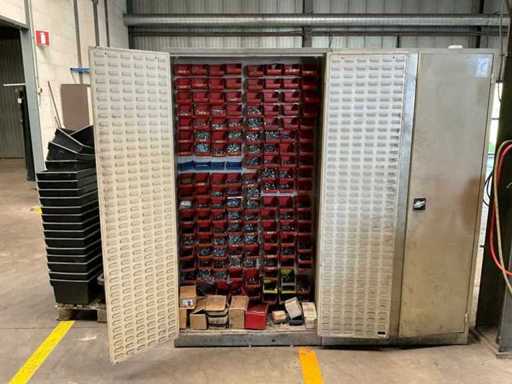 Kast met grijpvoorraad (2x)