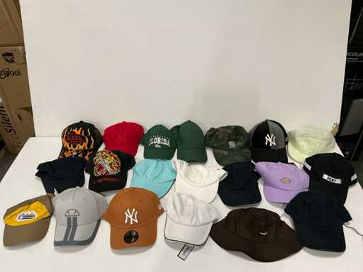 Batch of various hats including NY/Dickies/Obey/Vilebrequin (20x)
