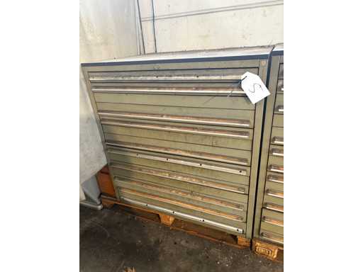   Workshop drawer cabinet with contents