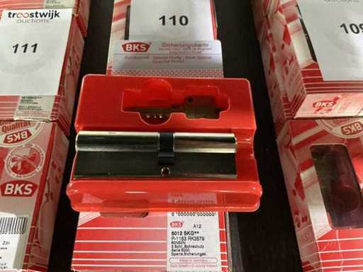 Zamek cylindryczny, w tym 3 klucze + karta bezpieczeństwa