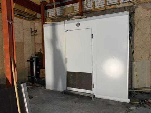 Cold room 307x125cm