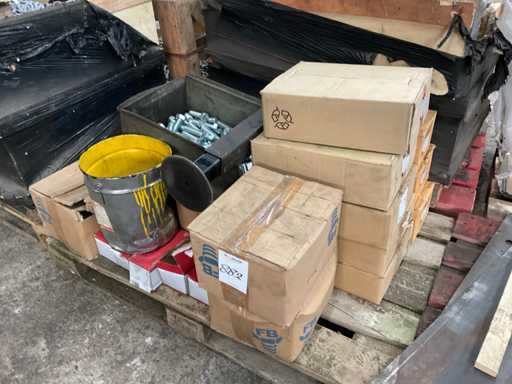 Écrous et boulons du lot